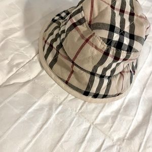 Infant’s Reversible Burberry bucket hat